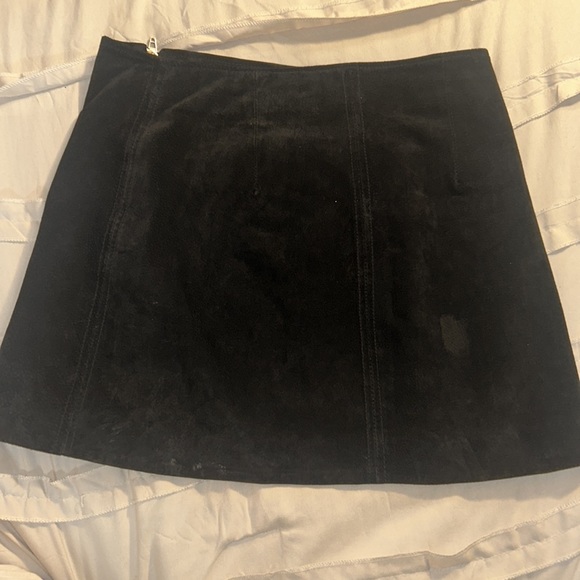 Black NYC suede mini skirt - Picture 3 of 3
